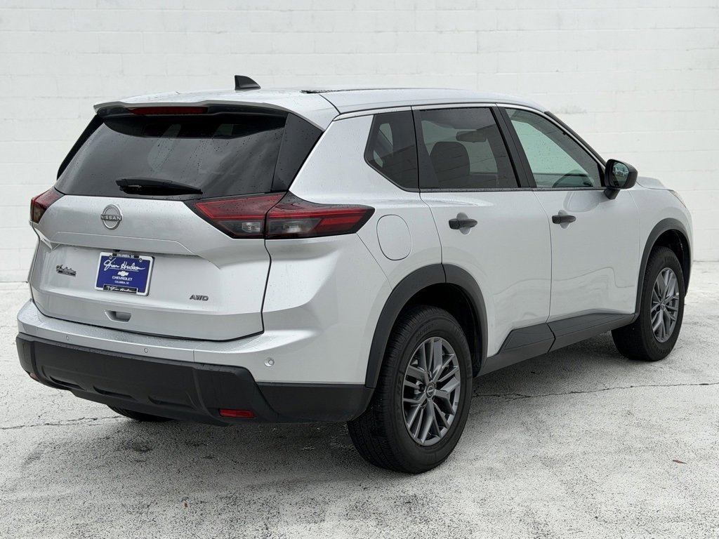 Used 2024 Nissan Rogue S image 7