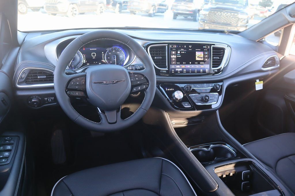 New 2026 Chrysler Pacifica Limited w/ Uconnect Theater Family Group image 2