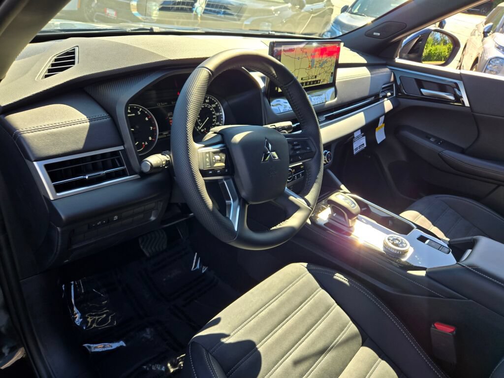 New 2026 Mitsubishi Outlander LE AWD/4WD image 17