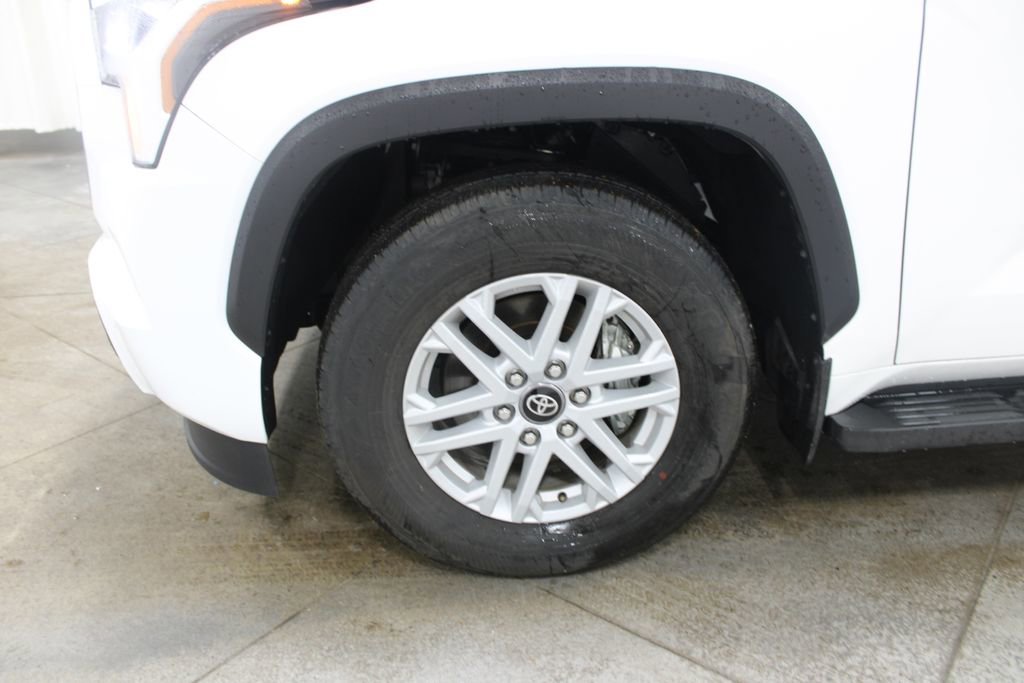 Used 2025 Toyota Sequoia SR5 AWD/4WD image 39