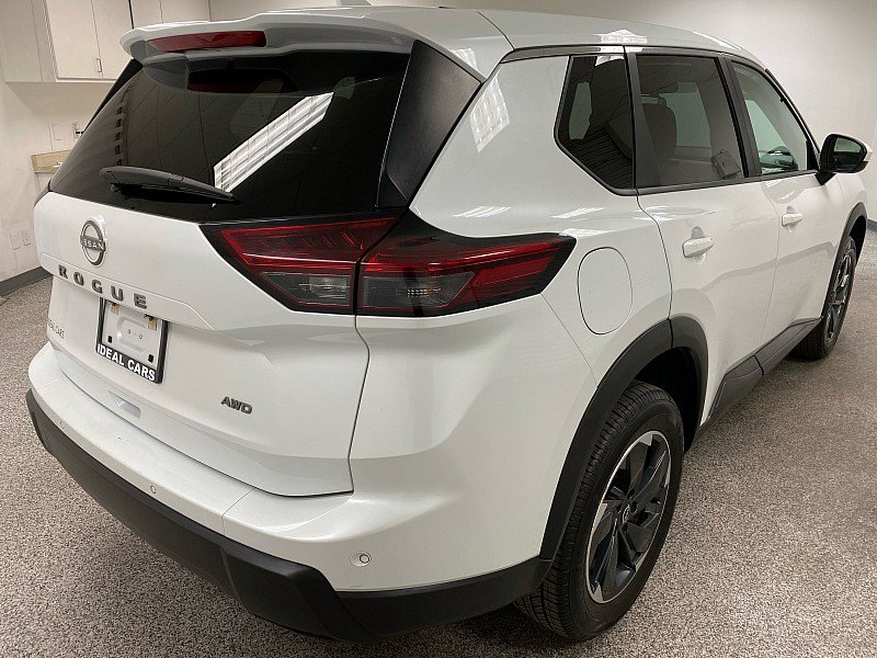 Used 2025 Nissan Rogue SV image 5