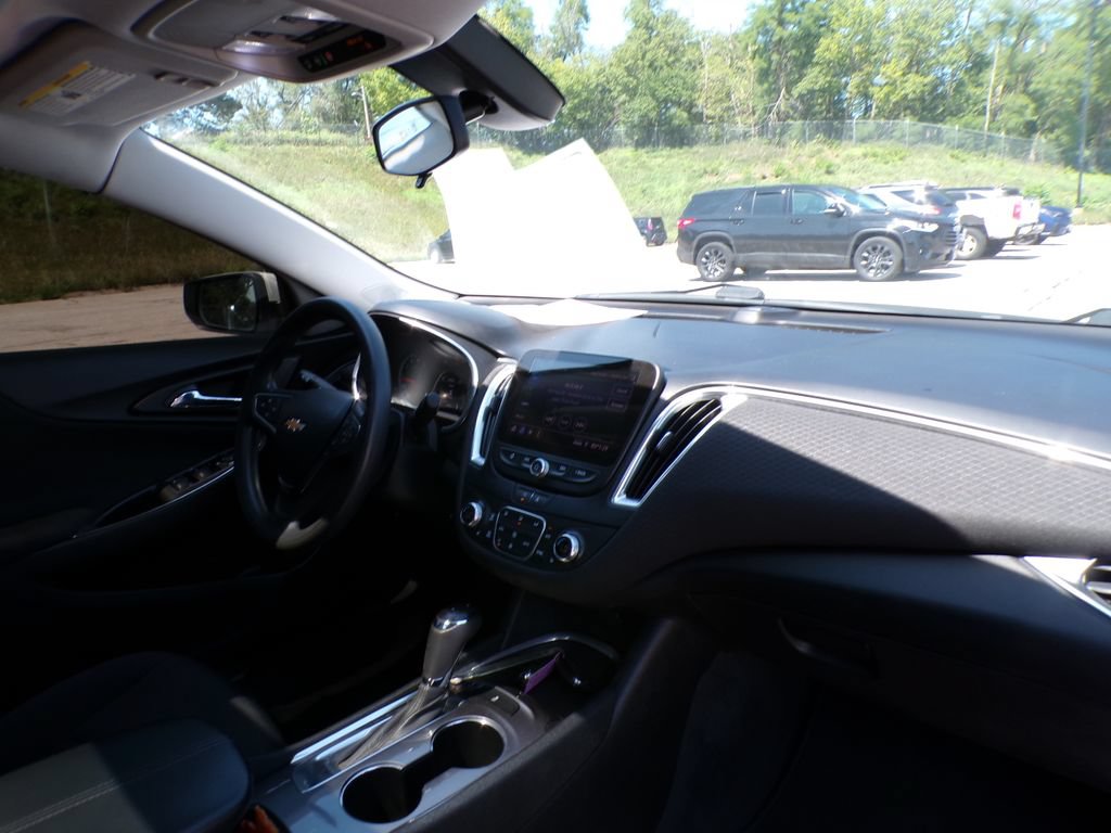 Used 2020 Chevrolet Malibu LT FWD image 12