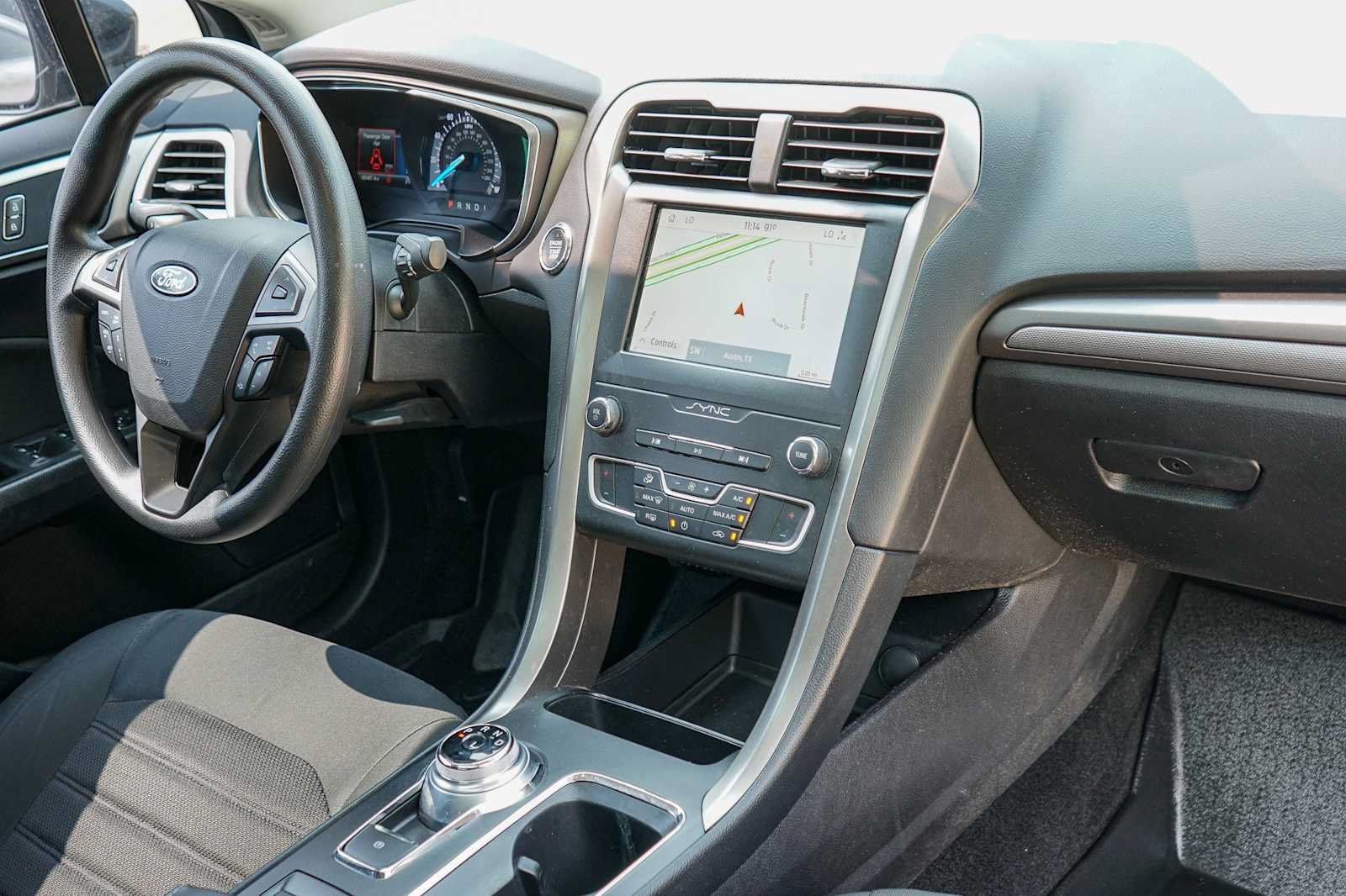 Used 2020 Ford Fusion SE FWD image 25