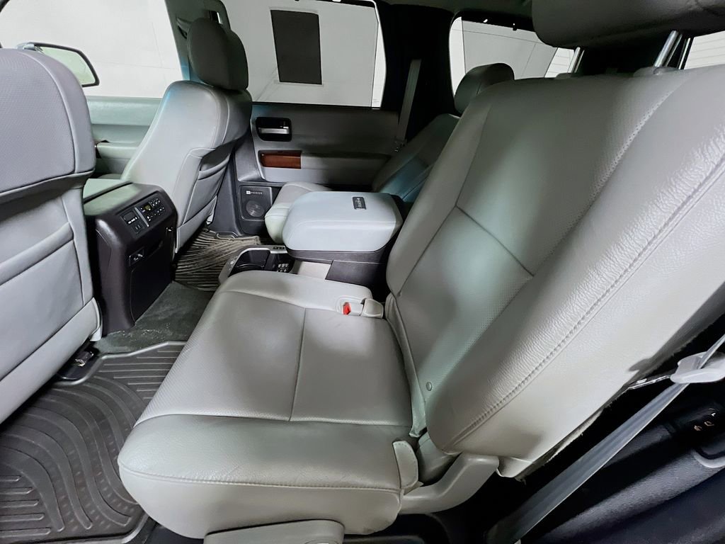 Used 2015 Toyota Sequoia Platinum image 23