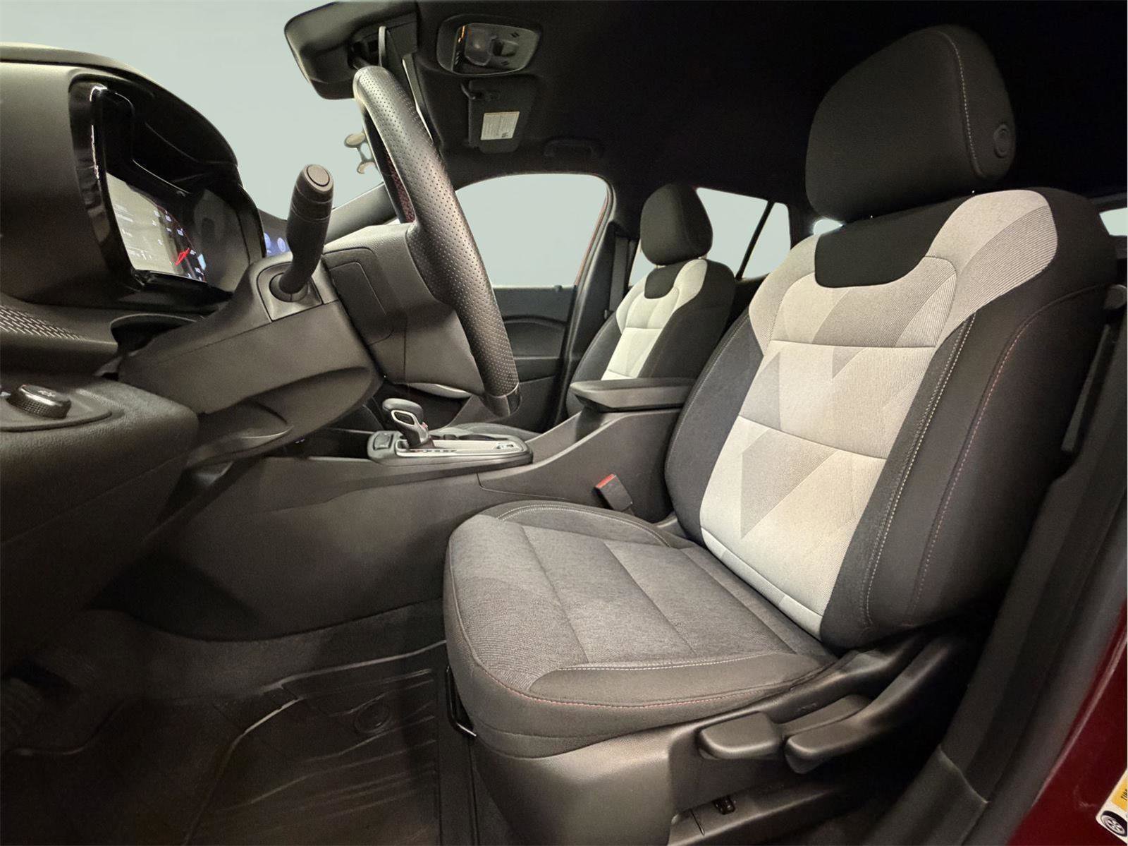 Certified 2024 Chevrolet Trax RS w/ Driver Confidence Package image 30