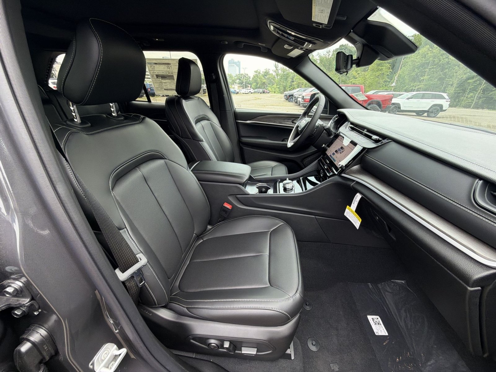 New 2026 Jeep Grand Cherokee Limited w/ Luxury Tech Group II AWD/4WD image 27