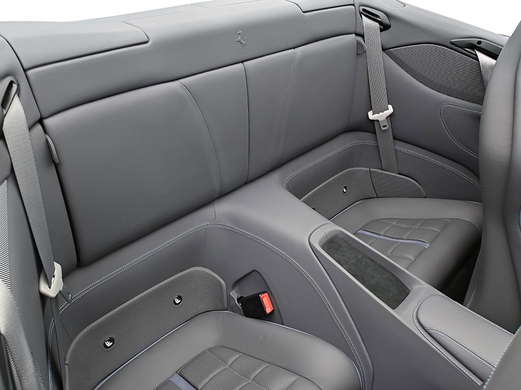 Used 2019 Ferrari Portofino RWD image 22