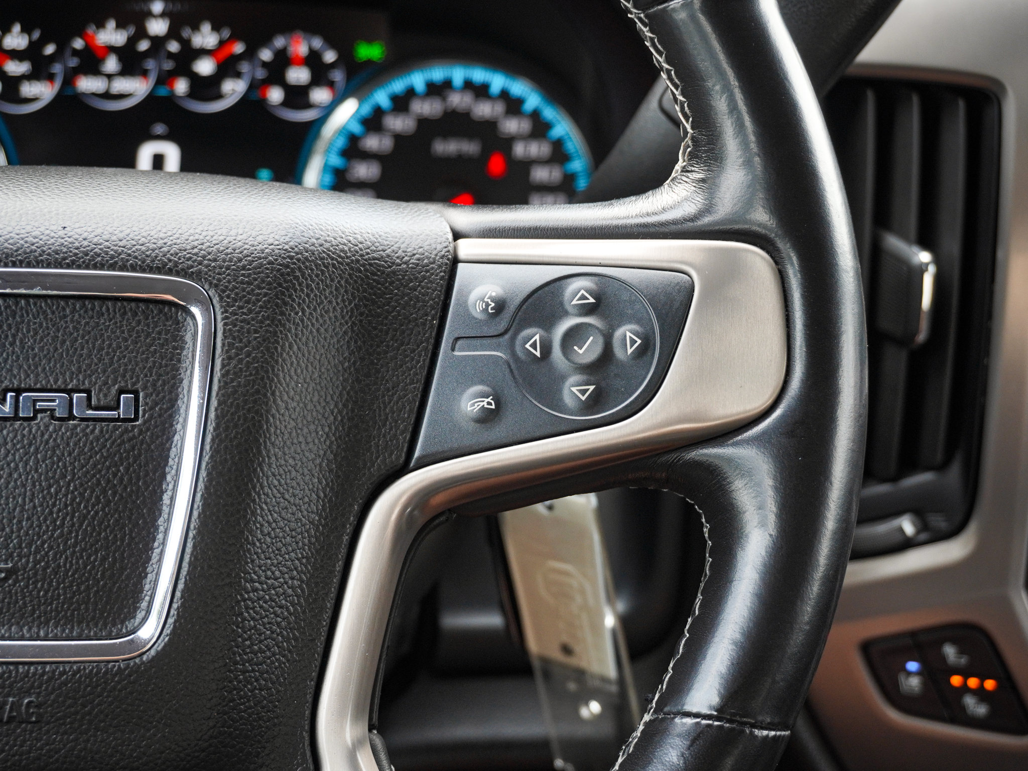 Used 2019 GMC Sierra 2500 Denali w/ Duramax Plus Package AWD/4WD image 22