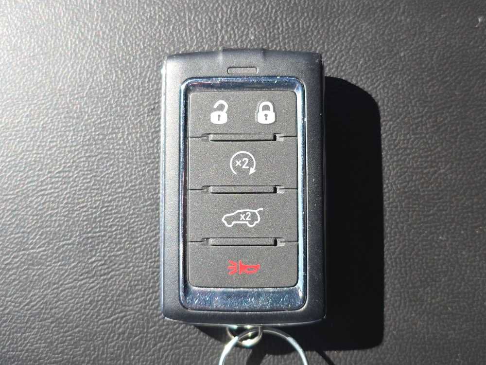 Used 2025 Jeep Grand Cherokee Limited w/ Black Appearance Package AWD/4WD image 21