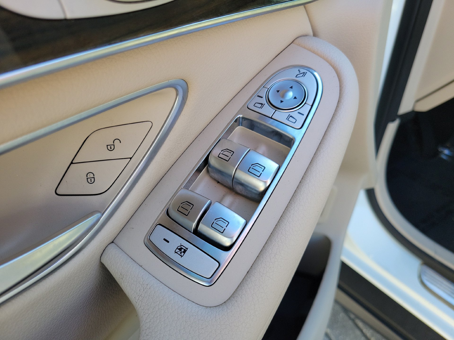 Used 2021 Mercedes-Benz GLC 300 w/ Premium Package image 29