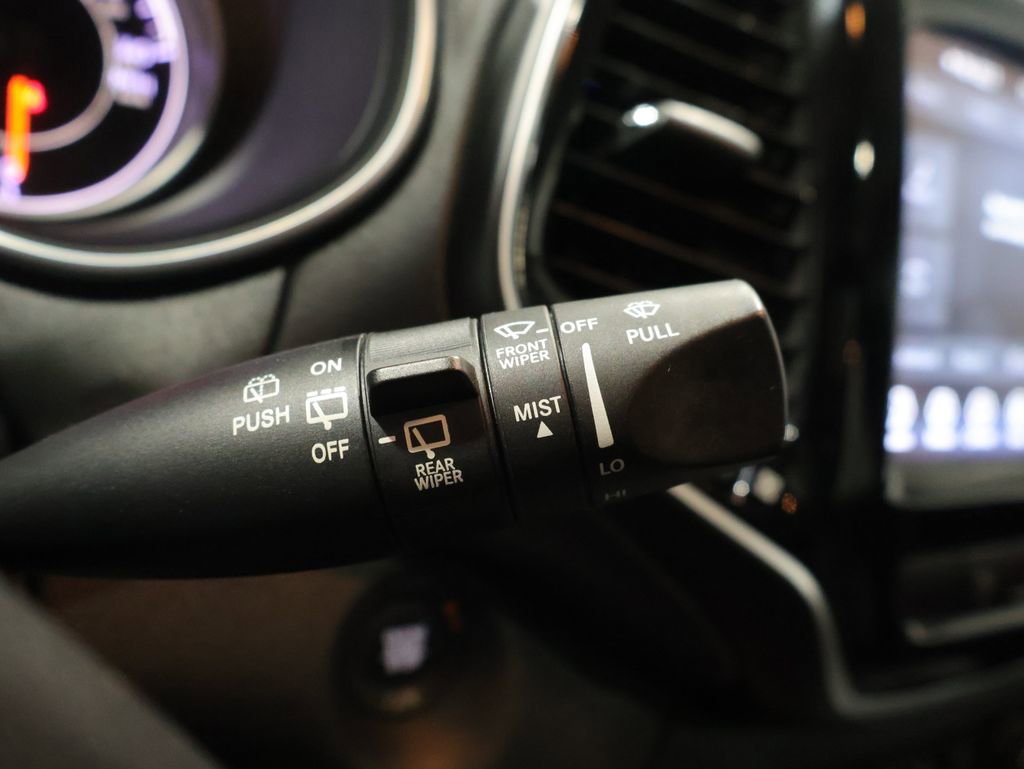 Used 2019 Jeep Cherokee Limited image 37