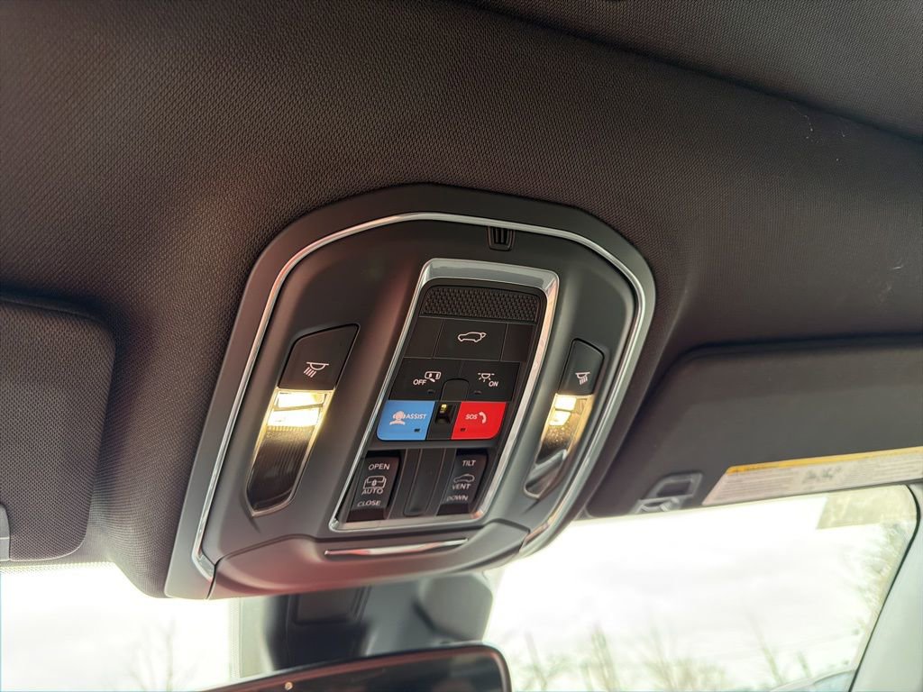 Certified 2024 Jeep Grand Cherokee Altitude image 10