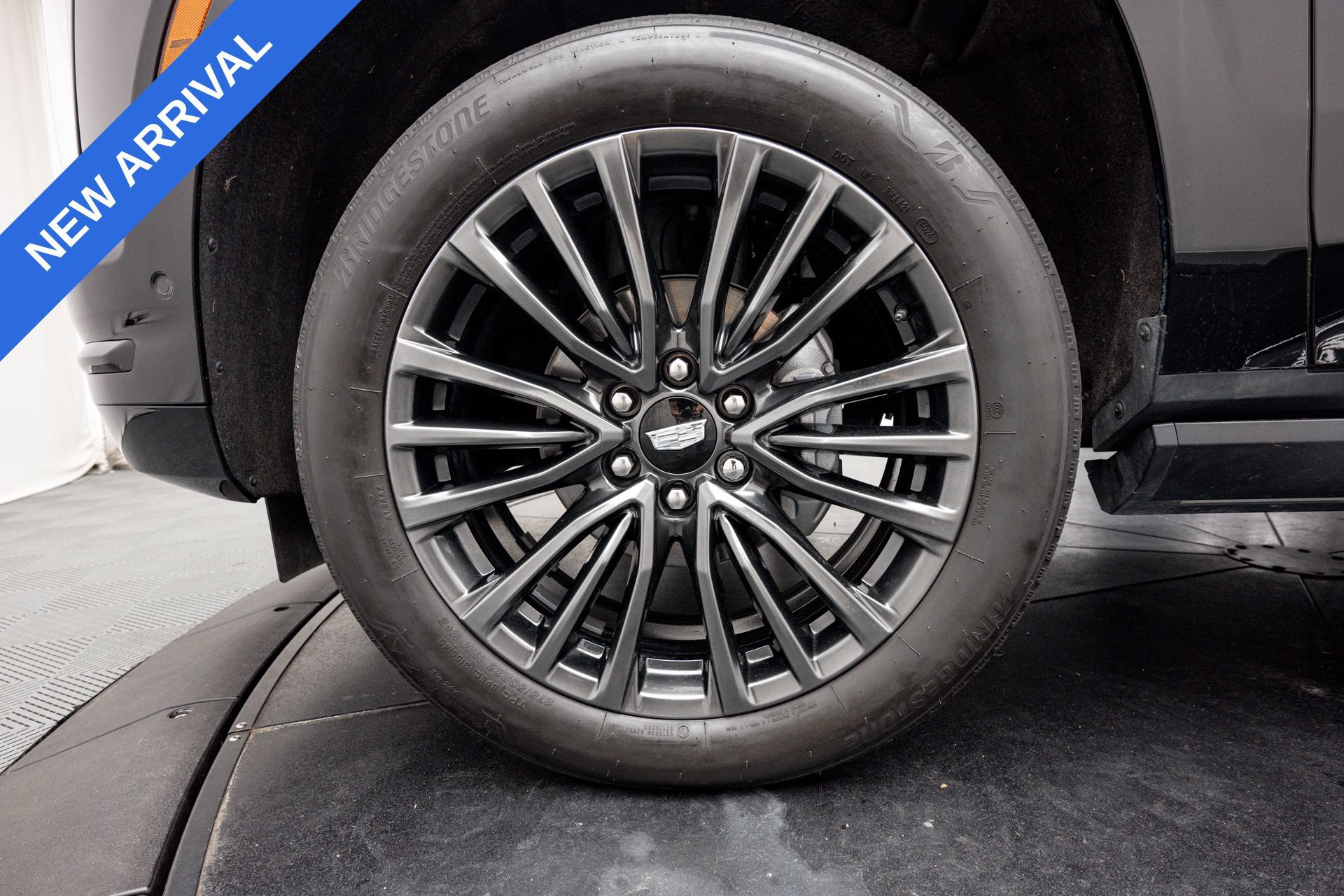 Used 2025 Cadillac Escalade Sport Platinum w/ LPO, Floor Liner Package AWD/4WD image 31