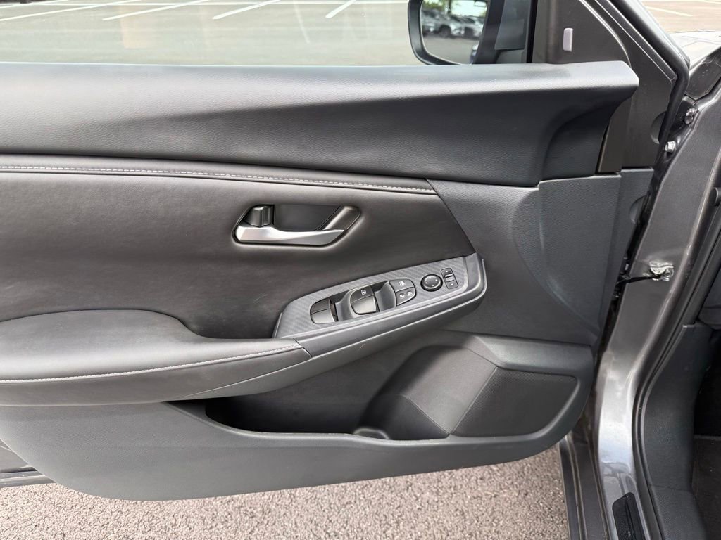 Used 2025 Nissan Sentra SV FWD image 11