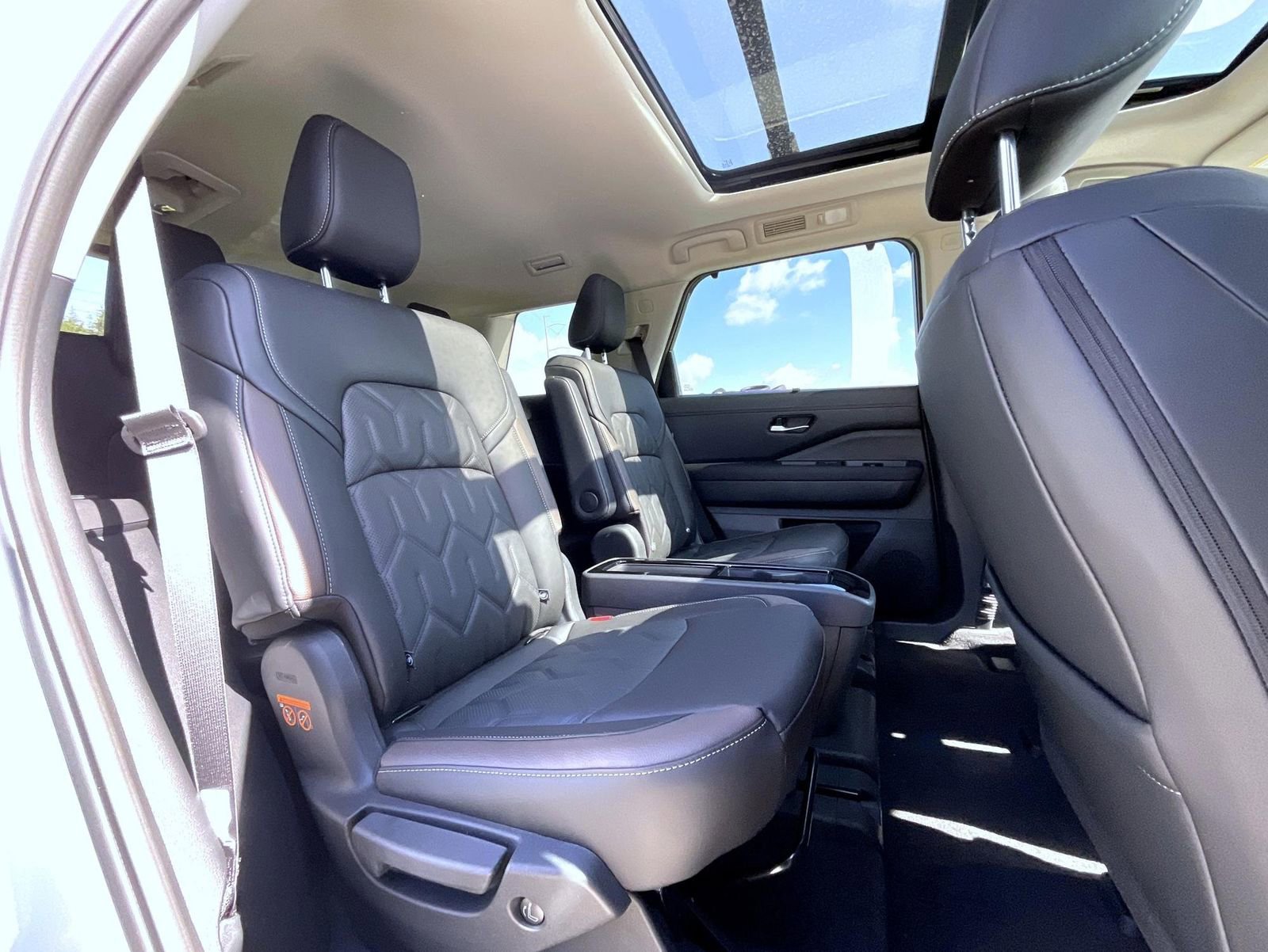 New 2026 Nissan Pathfinder Platinum AWD/4WD image 18