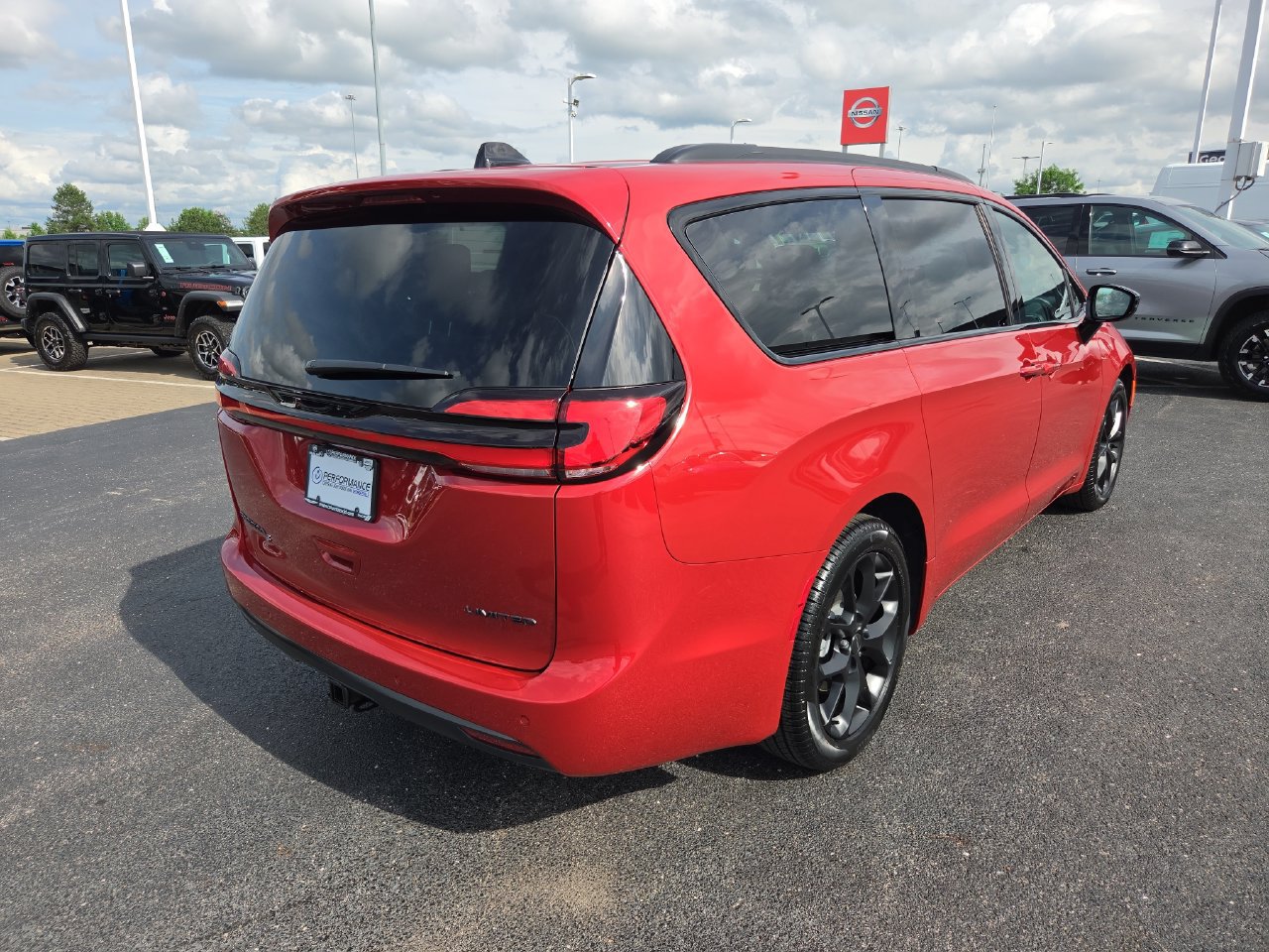 New 2027 Chrysler Pacifica Limited w/ Family Tech Group FWD image 7