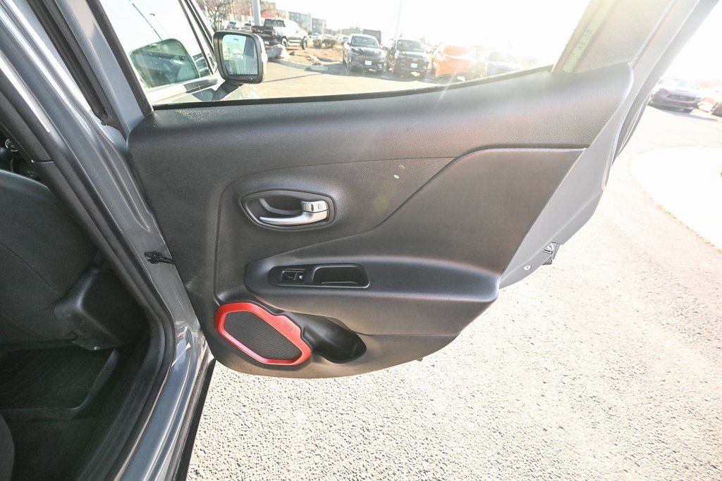 Used 2015 Jeep Renegade Trailhawk image 26