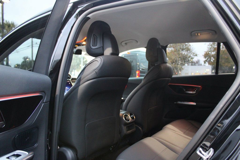 Used 2025 Mercedes-Benz GLC 350e 4MATIC image 28
