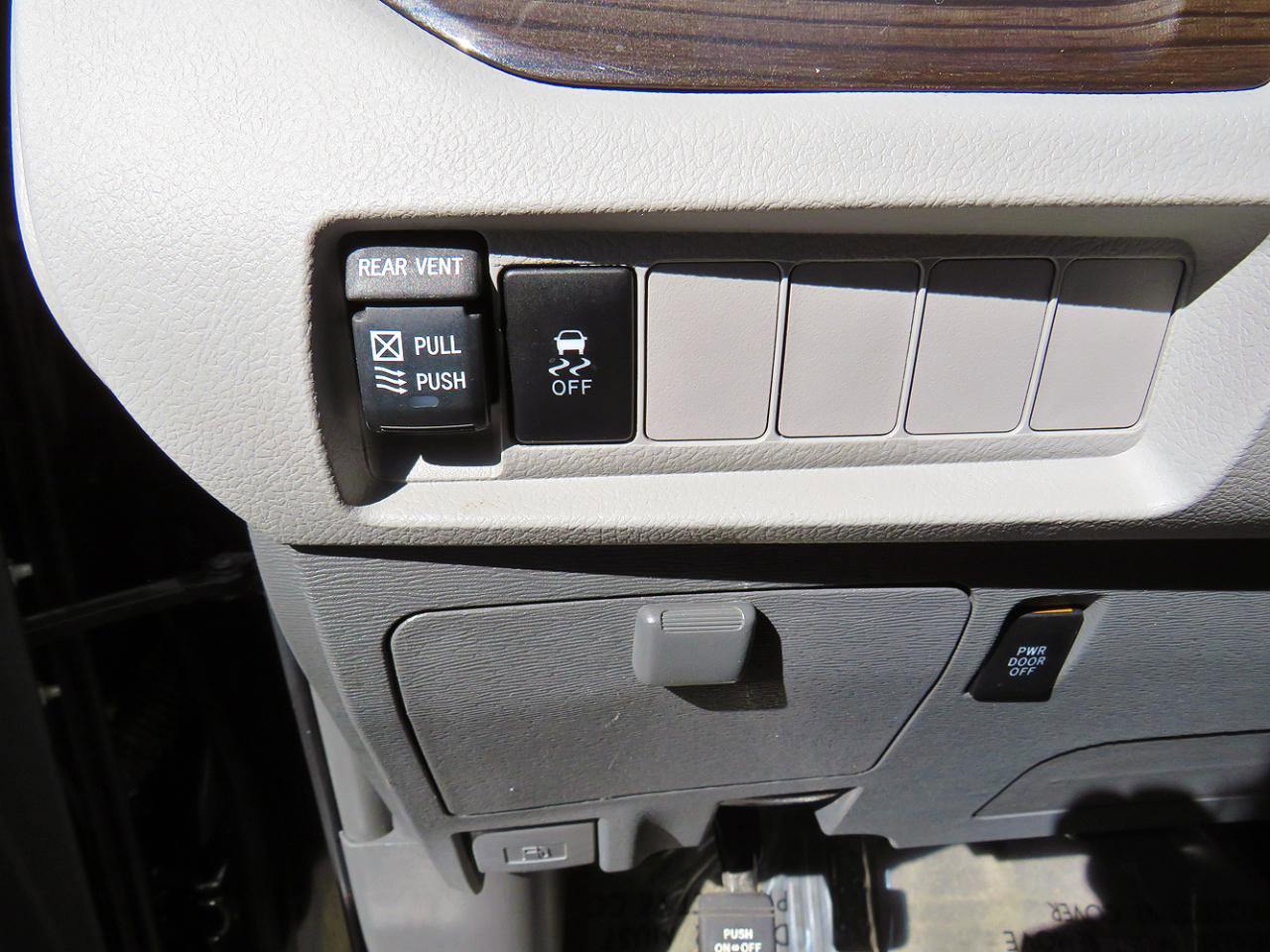 Used 2019 Toyota Sienna XLE FWD image 25