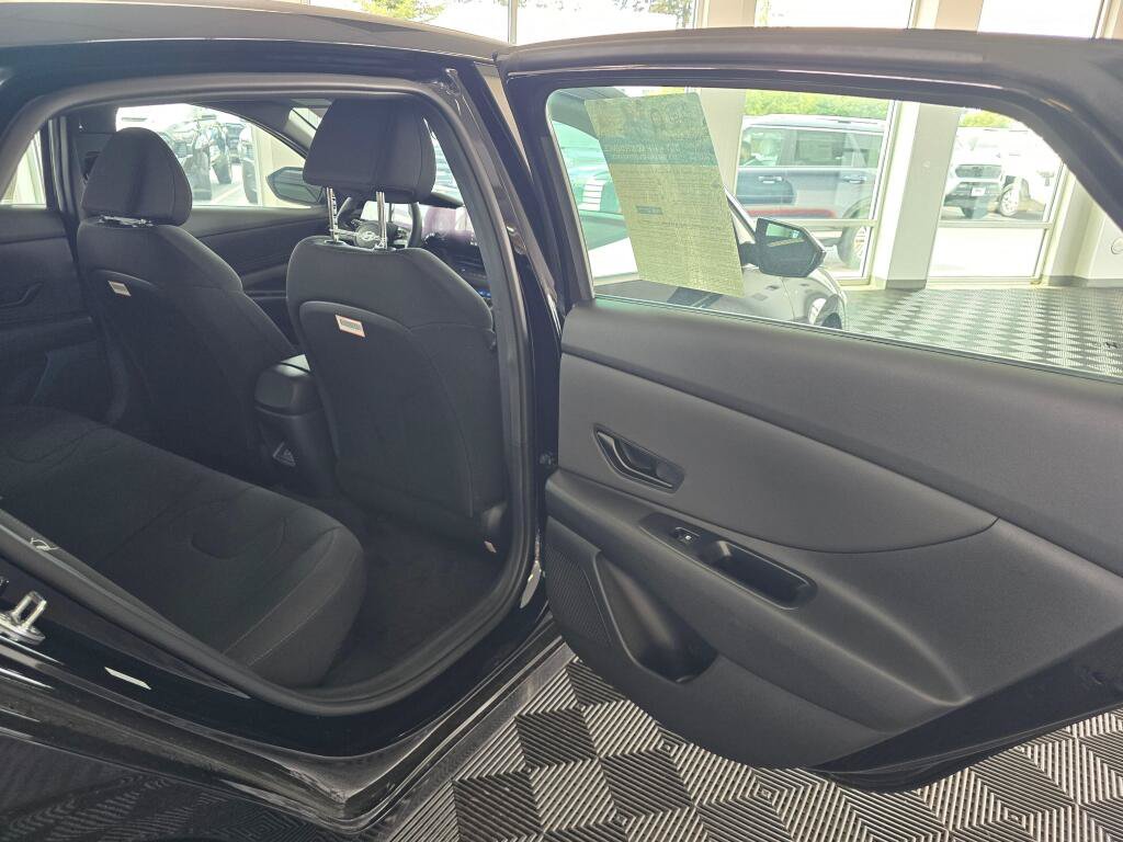 New 2026 Hyundai Elantra SEL FWD image 33