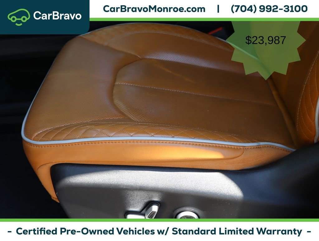 Used 2021 Chrysler Pacifica Pinnacle FWD image 16