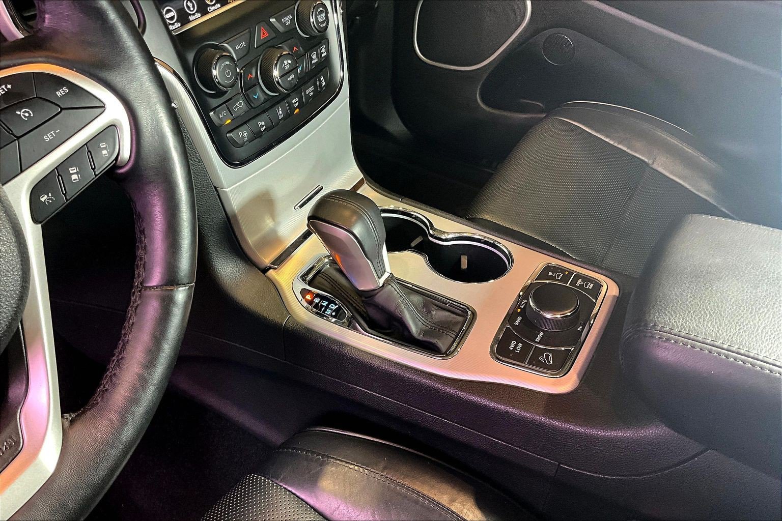 Used 2018 Jeep Grand Cherokee Summit w/ Platinum Series Group AWD/4WD image 18