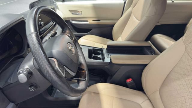 Used 2021 Toyota Sienna Limited FWD image 25