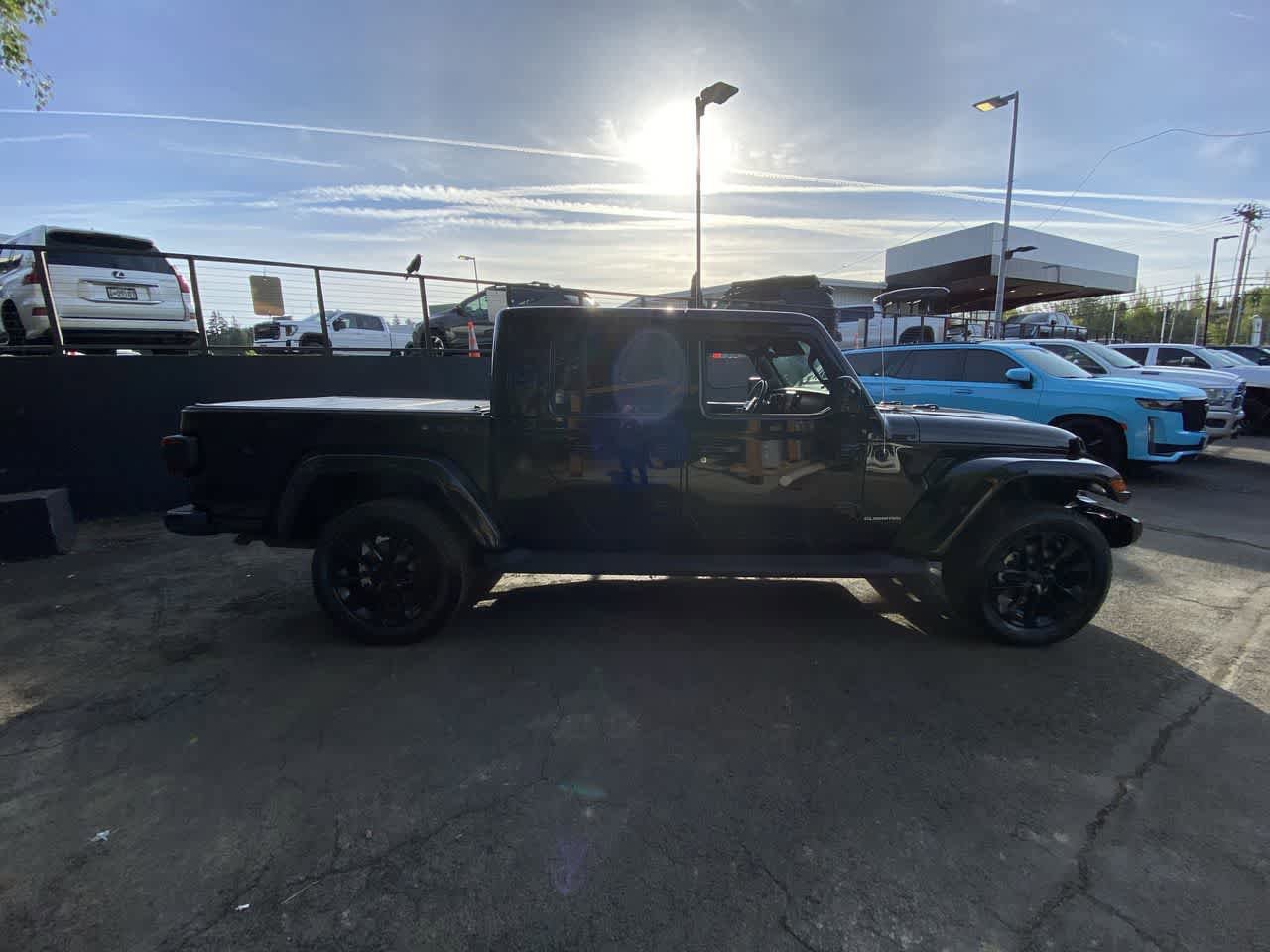 Used 2021 Jeep Gladiator Overland AWD/4WD image 7