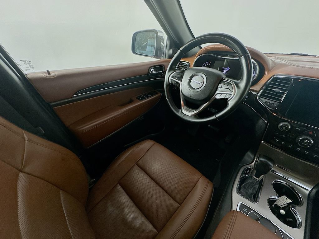 Used 2021 Jeep Grand Cherokee Overland AWD/4WD image 9