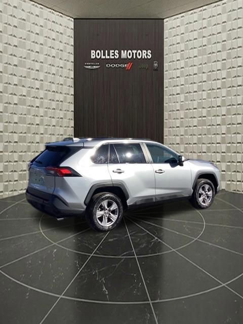Used 2025 Toyota RAV4 XLE AWD/4WD image 4
