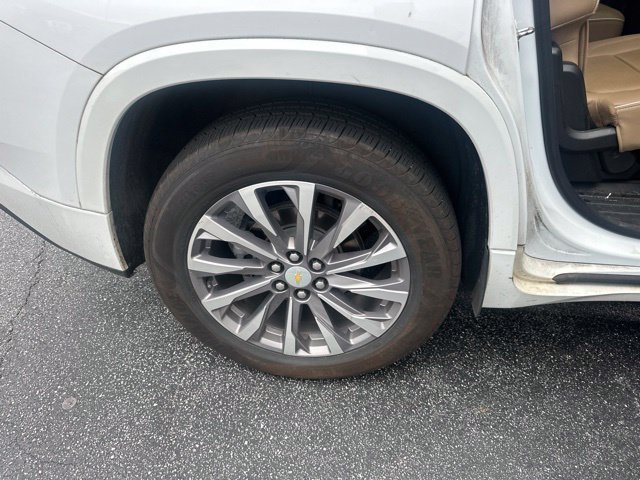 Used 2023 Chevrolet Traverse Premier FWD image 11