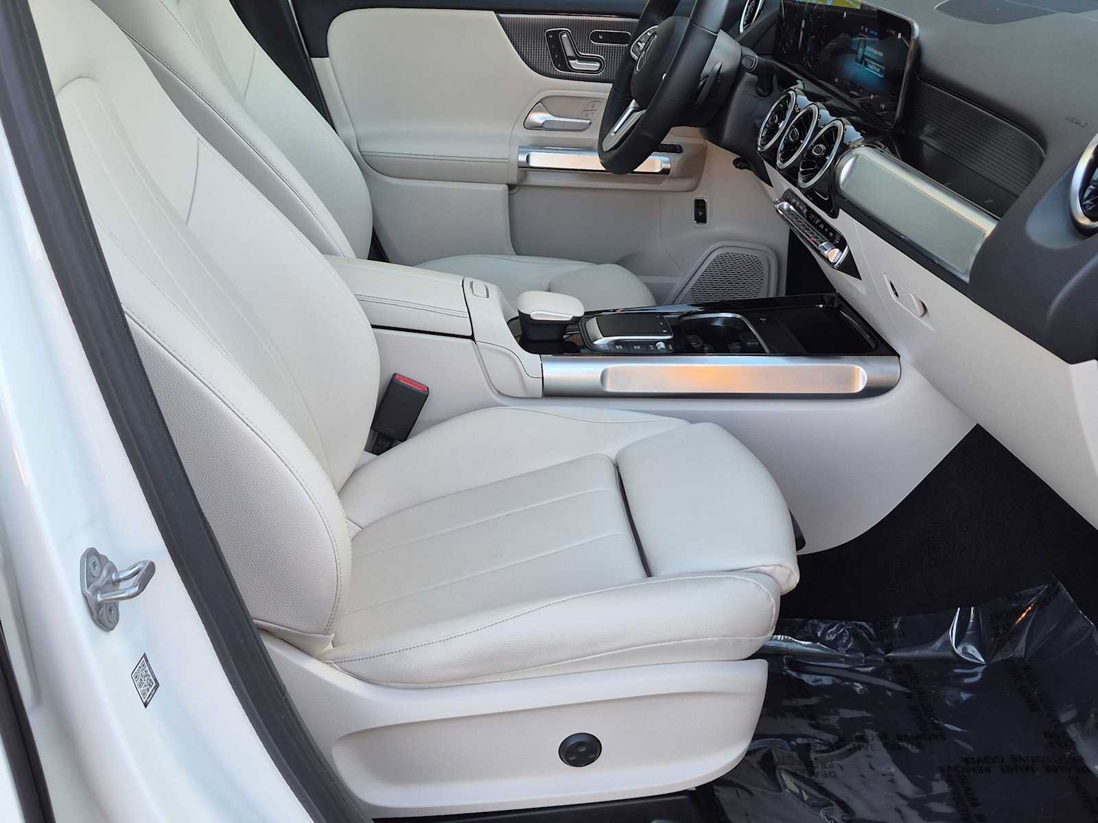 Used 2021 Mercedes-Benz GLB 250 4MATIC image 24