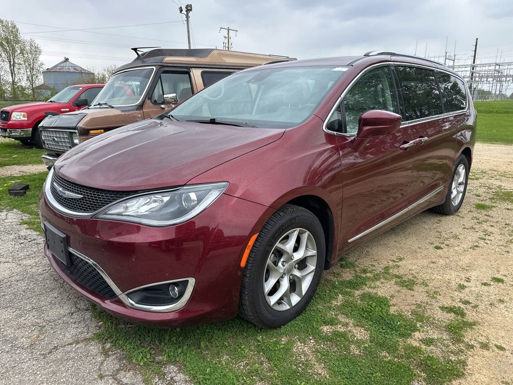 Used 2019 Chrysler Pacifica Touring-L FWD image 11