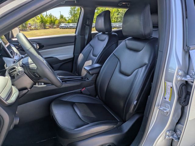 Used 2025 Jeep Compass Limited image 12