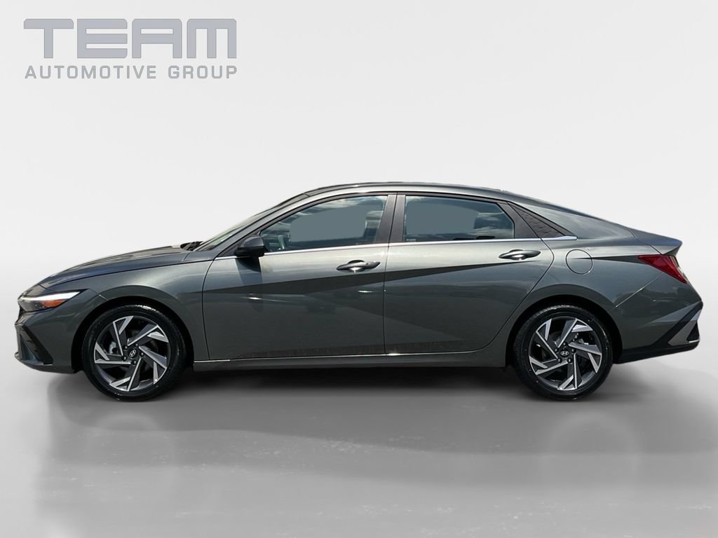 Used 2025 Hyundai Elantra SEL FWD image 4