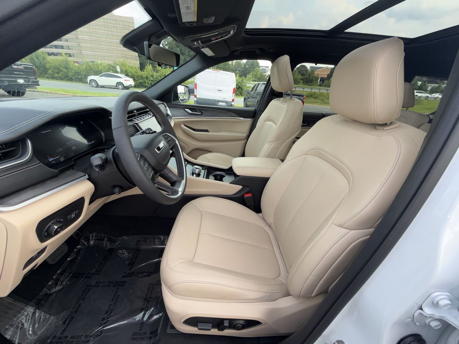 Used 2024 Jeep Grand Cherokee L Limited w/ Luxury Tech Group II AWD/4WD image 13