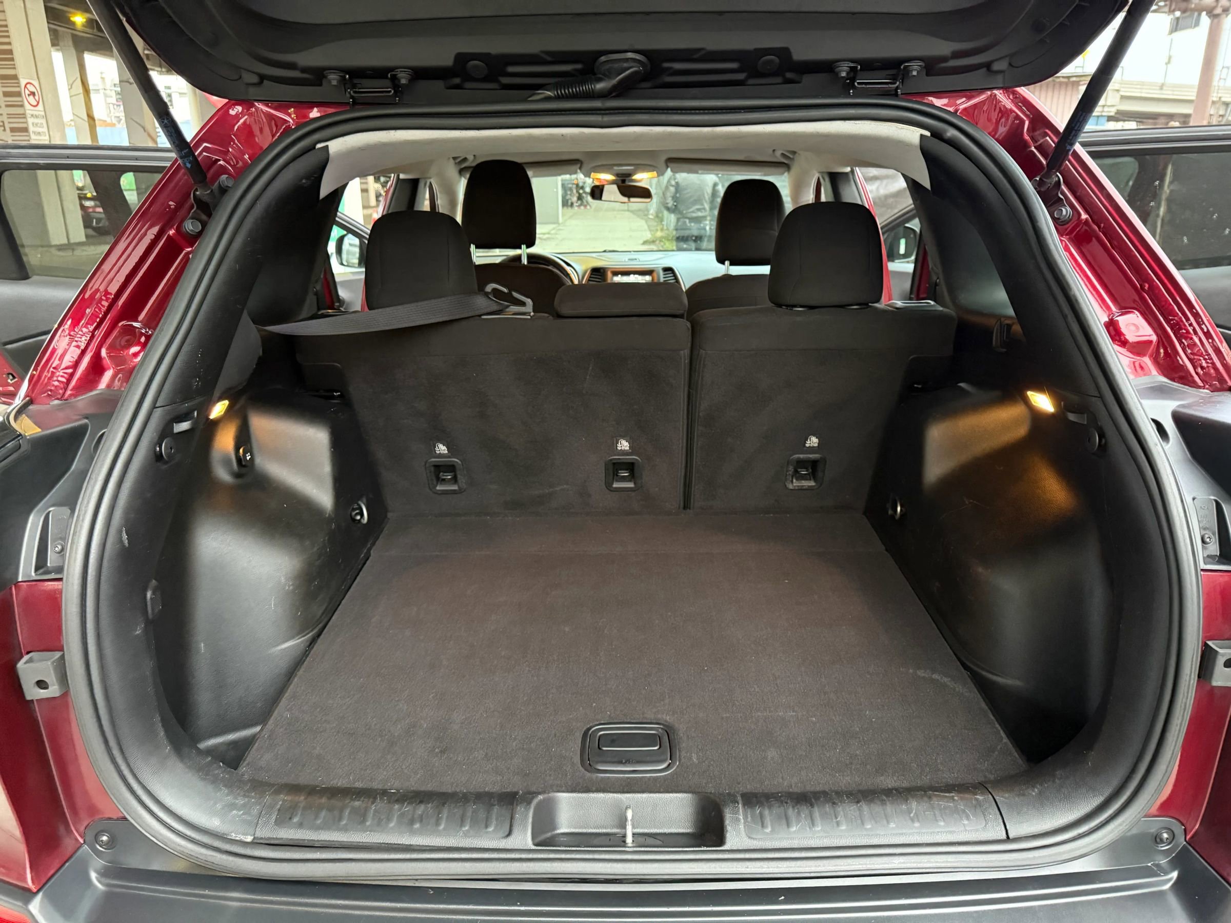 Used 2020 Jeep Cherokee Latitude w/ Cold Weather Group AWD/4WD image 15