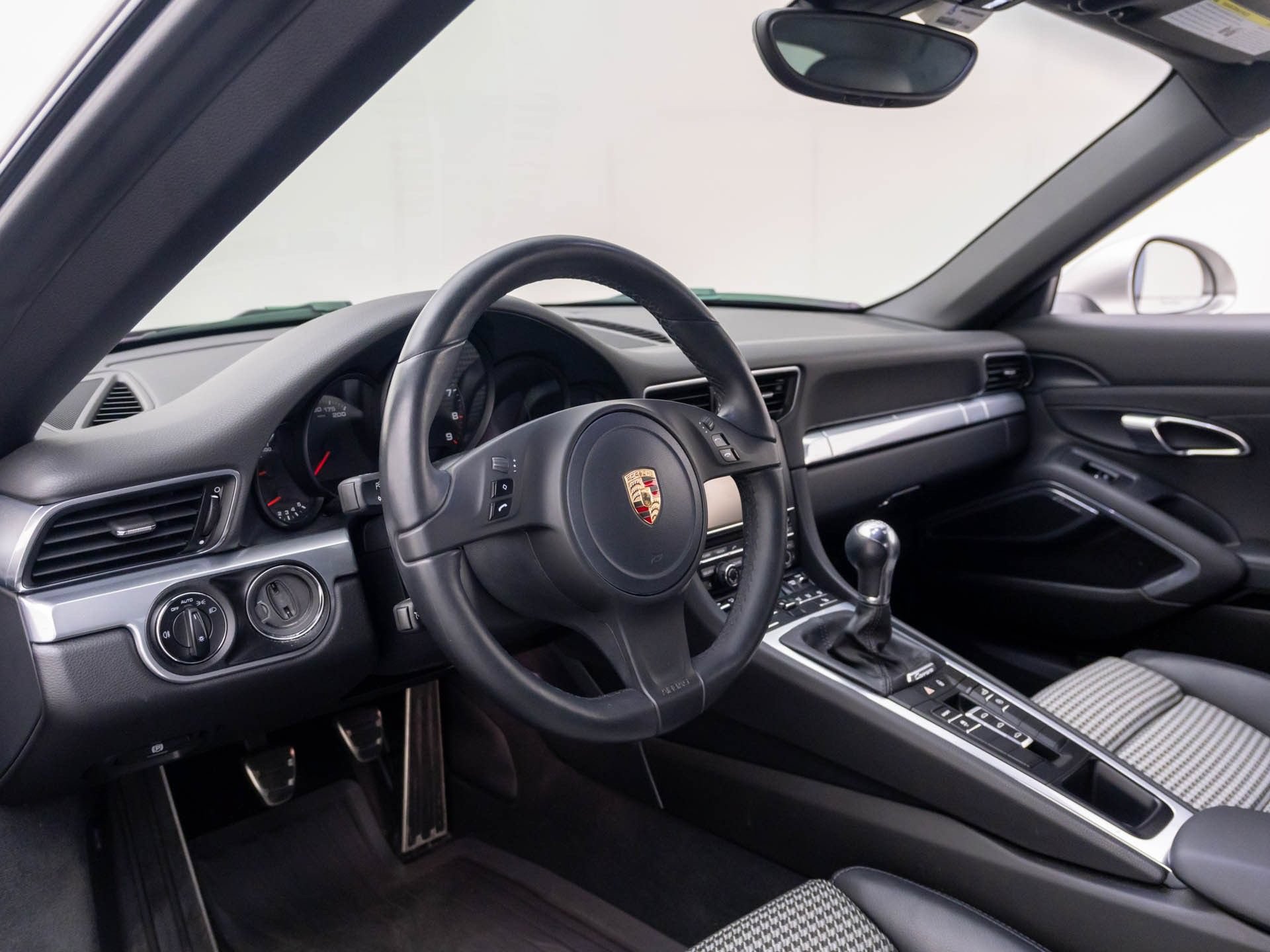 Used 2013 Porsche 911 Carrera RWD image 4