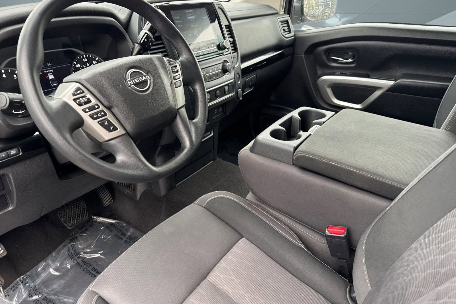 Used 2023 Nissan Titan SV image 4