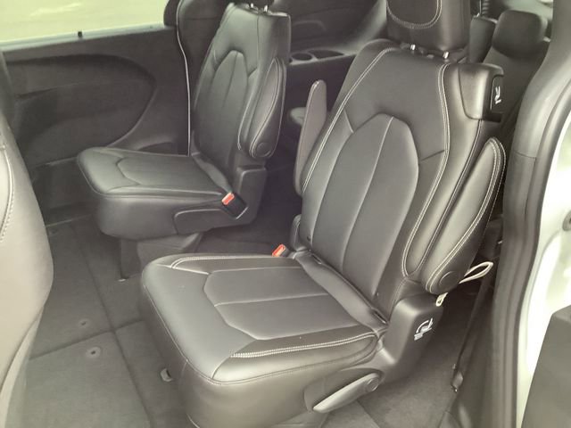 New 2026 Chrysler Pacifica Select image 10
