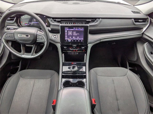 Used 2023 Jeep Grand Cherokee Laredo image 16