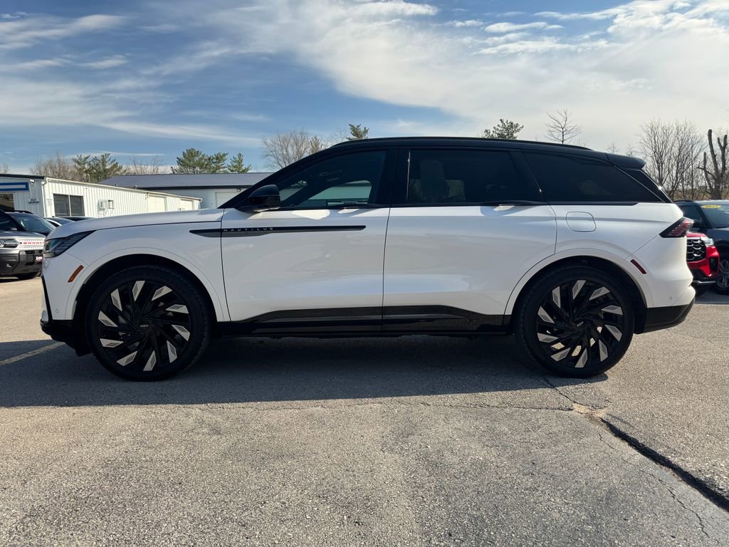 Used 2024 Lincoln Nautilus Reserve w/ Equipment Group 203A image 8