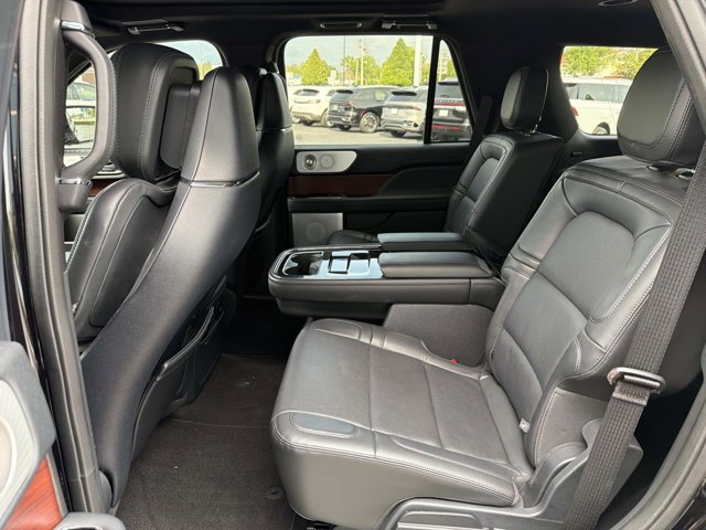 Certified 2023 Lincoln Navigator Reserve AWD/4WD image 17
