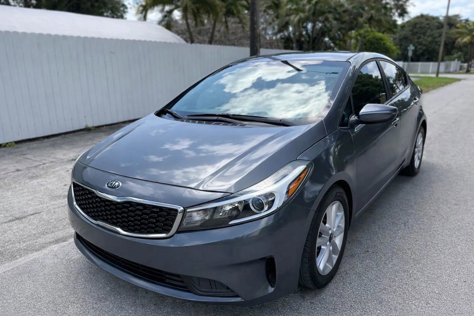 Used 2017 Kia Forte S FWD image 4