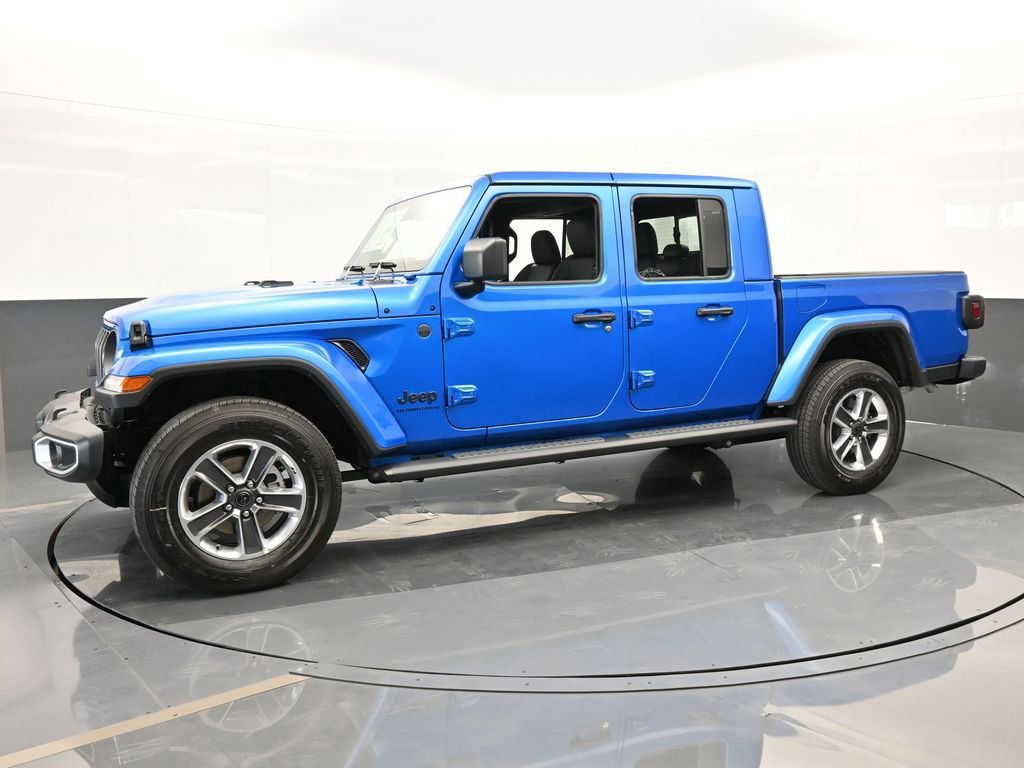 Used 2024 Jeep Gladiator Sport w/ Premium Package image 2