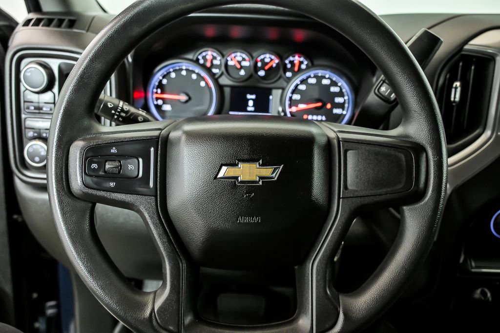 Used 2020 Chevrolet Silverado 1500 Custom w/ Custom Value Package AWD/4WD image 18