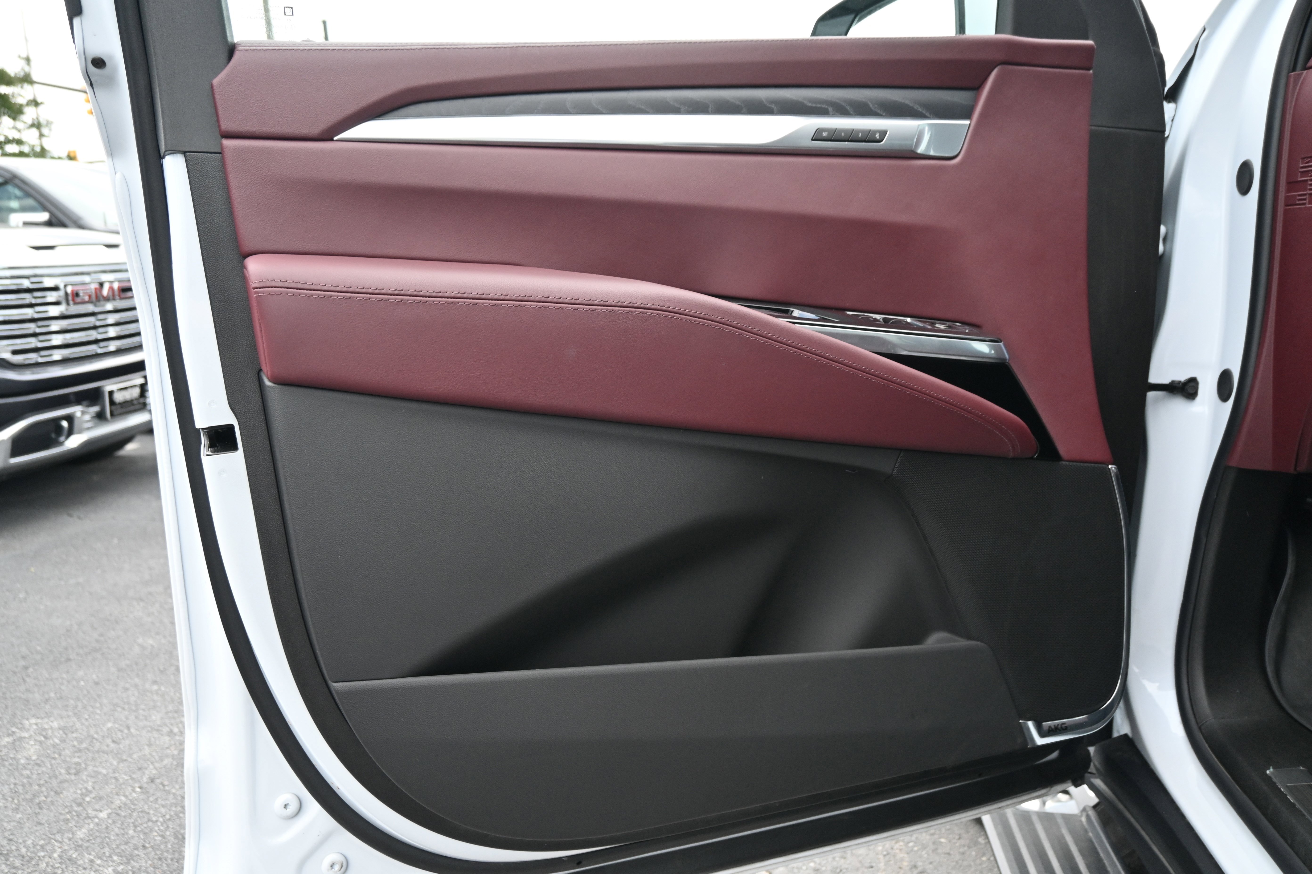 Used 2026 Cadillac Escalade Luxury w/ LPO, Floor Liner Package AWD/4WD image 14