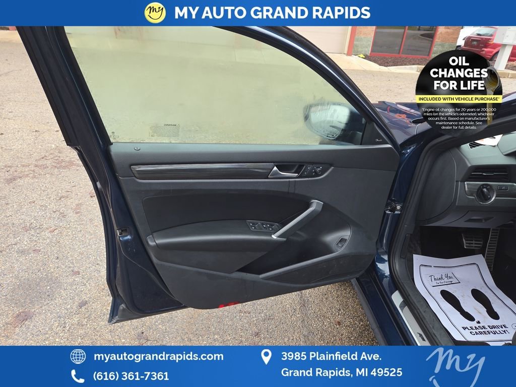 Used 2021 Volkswagen Passat 2.0T R-Line image 10