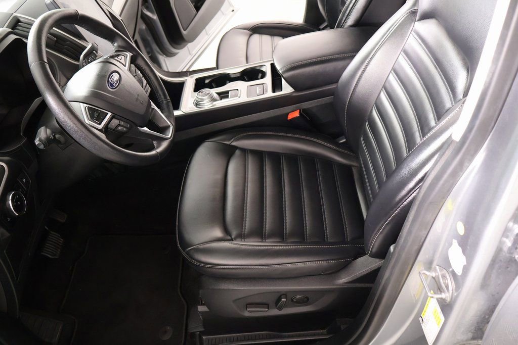 Used 2024 Ford Edge SEL image 11