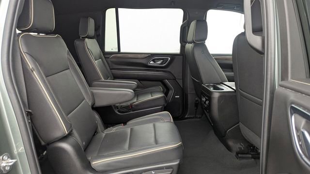 Used 2023 Chevrolet Suburban Premier image 12